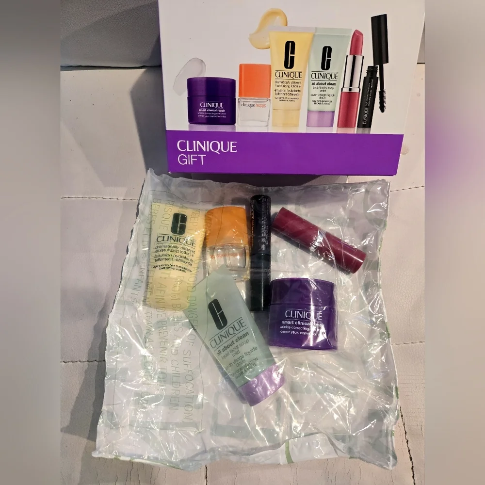 Clinique Skincare and Makeup 6 Pcs Collection - Picture 2 of 3